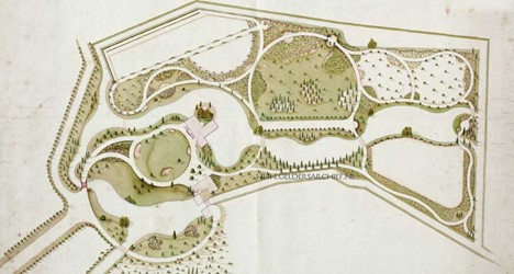 <p>In 1801 maakte J.P. Posth een ontwerp voor de aanleg van een siertuin in vroege landschapsstijl. Dit ontwerp is in iets gewijzigde vorm gerealiseerd (Gelders Archief). </p>
