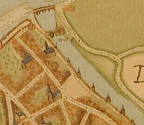 <p>Uitsnede uit de stadsplattegrond die Jacob van Deventer omstreeks 1560 van de stad maakte. De Paardenmarkt (tussen de Gasthuiskapel en de stadsmuur) is als onbebouwd plein weergegeven. </p>
