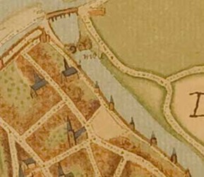 <p>Uitsnede uit de stadsplattegrond die Jacob van Deventer omstreeks 1560 van de stad maakte. De Paardenmarkt (tussen de Gasthuiskapel en de stadsmuur) is als onbebouwd plein weergegeven. </p>
