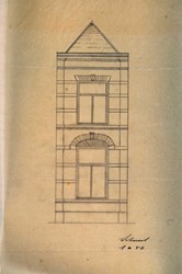 <p>Tekening van de nieuwe voorgevel van het smalle huisje aan de straat. getekend door L. Meijer in 1898.</p>
