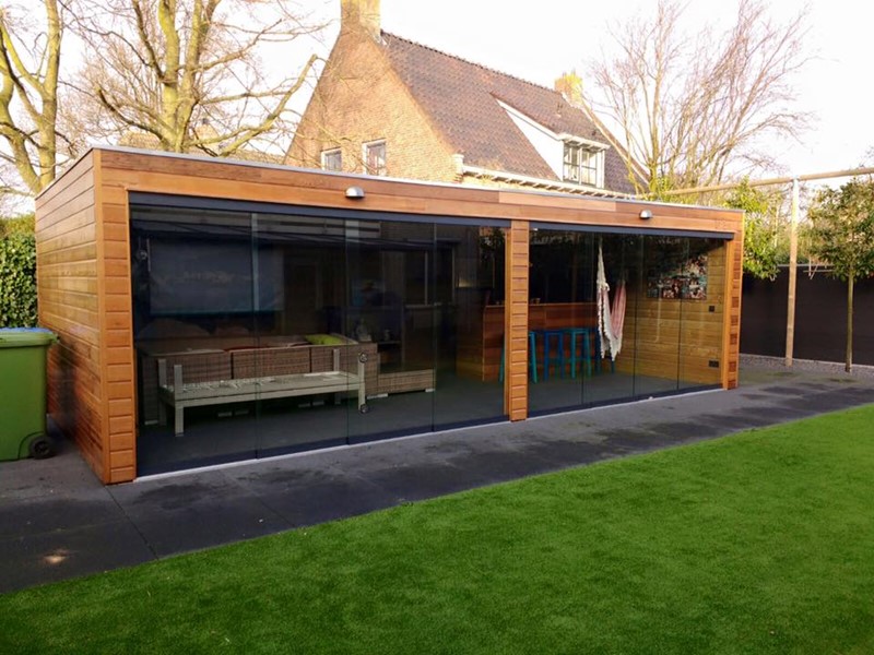 Veranda platdak Red-Cedar + glazen schuifpanelen Nunspeet