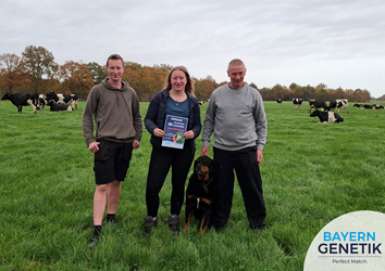 Joyce raadt in Hardenberg het kalvergewicht en start met Fleckvieh