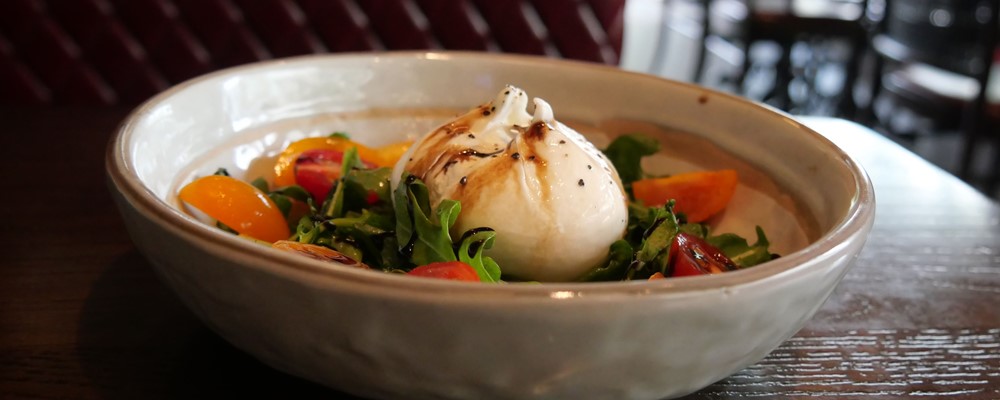Waarom burrata deze zomer niet op je menukaart mag ontbreken