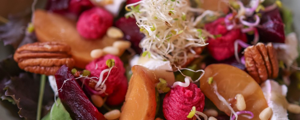 3x met deze noten maak je heerlijke zomerse salades