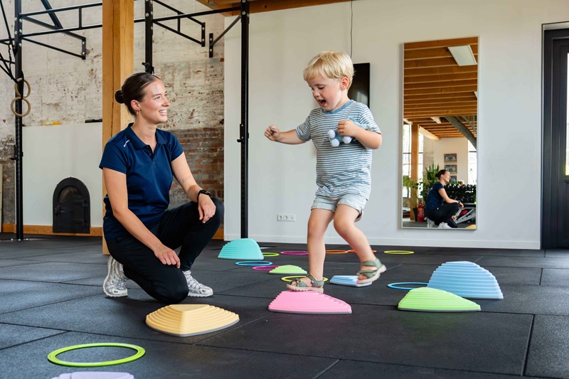 Kinderfysiotherapie motorische oefening lopen