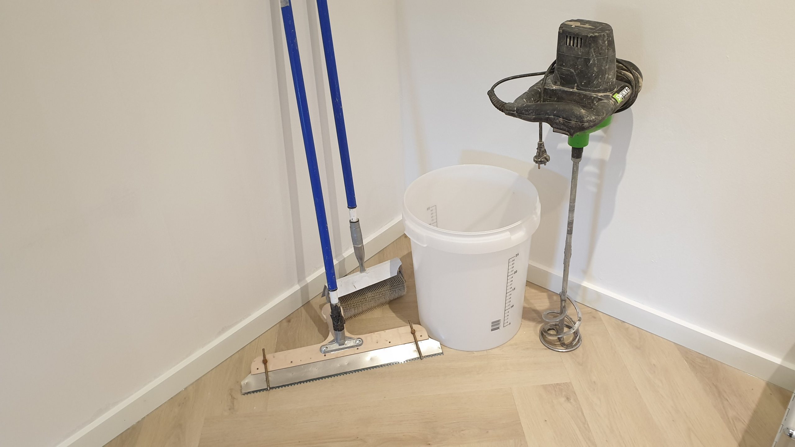 Mixer, rakel & prikrollen